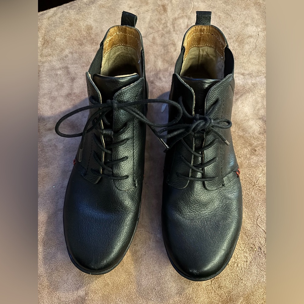 Elegant Black Leather Chukka Boots for Men